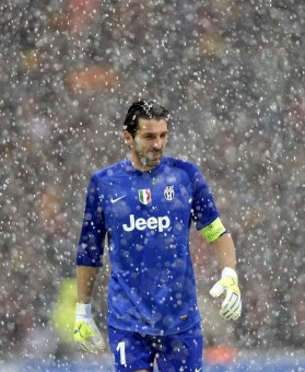 开云品牌-中足联强势发声，严厉谴责辱骂球员家属行径 协同多部门启动专项打击行动