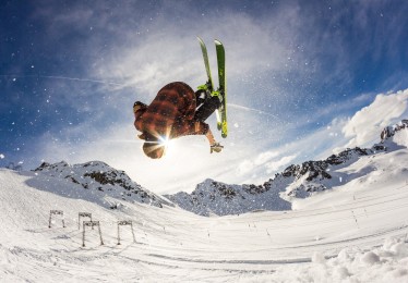 开云中国官网：美媒惊叹，球星缺席难挡青春风暴，马刺魔术绽放耀眼光芒