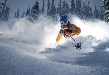 开云中国官网|孔帕尼离场前与科隆主帅亲切交流 赛后友好对话彰显足球情谊