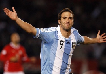 【开云综合服务】绿茵巅峰对决，巴塞罗那与法兰克福的欧冠战役，2024-2025赛季深度解析