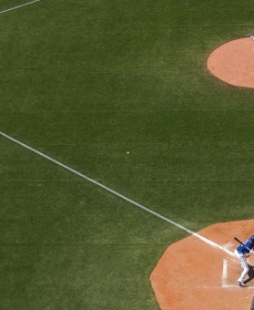 开云中国官网：菲律宾队移师沙迦集训关键战，后防大将停赛恐影响对阵国足布局