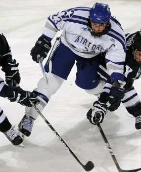 开云官方平台-国足集训圆满落幕，队员回归俱乐部蓄力，化整为零策略开启最后冲刺