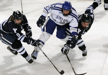 开云官方平台-国足集训圆满落幕，队员回归俱乐部蓄力，化整为零策略开启最后冲刺
