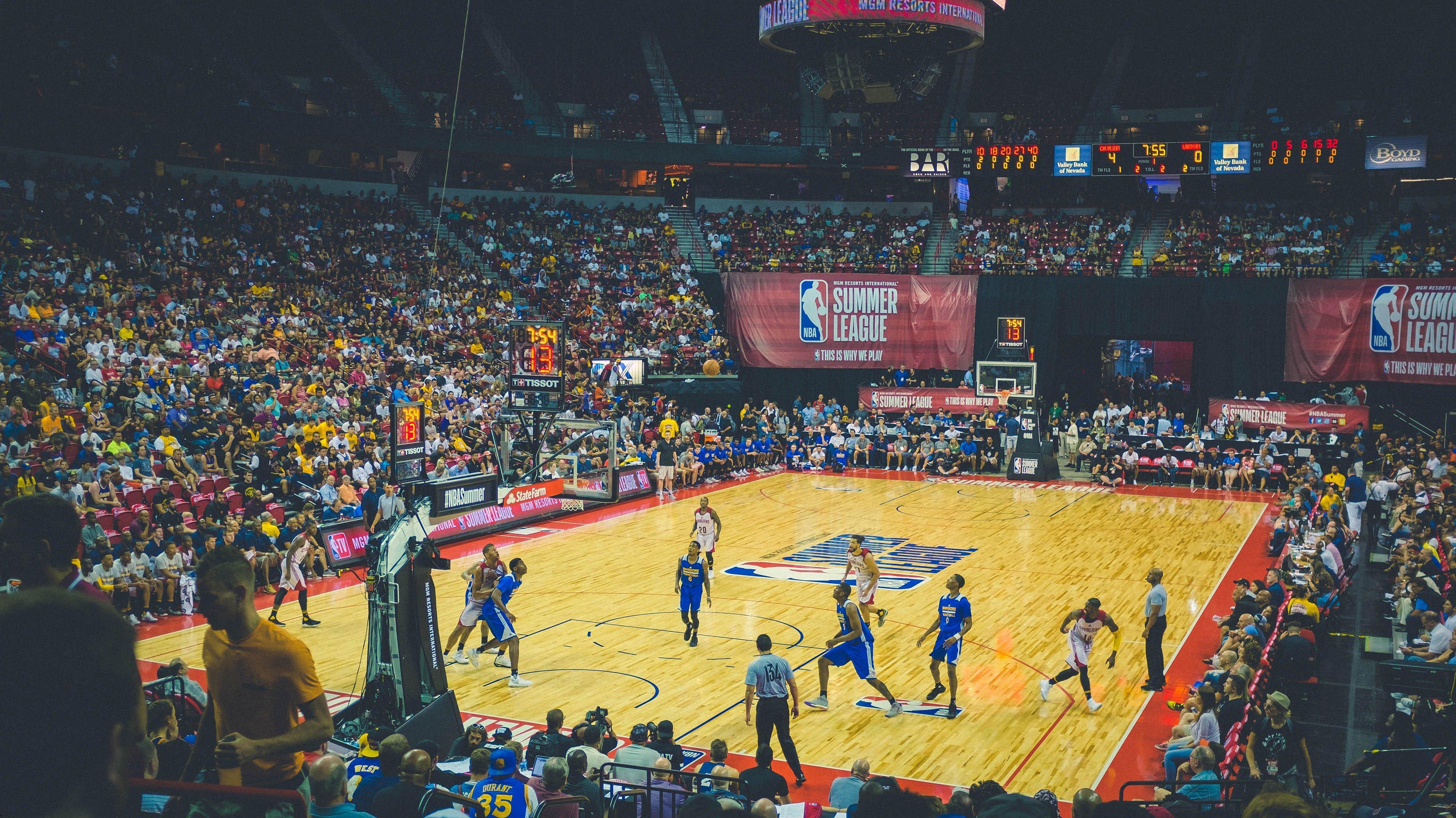 美媒惊叹，球星缺席难挡青春风暴，马刺魔术绽放耀眼光芒